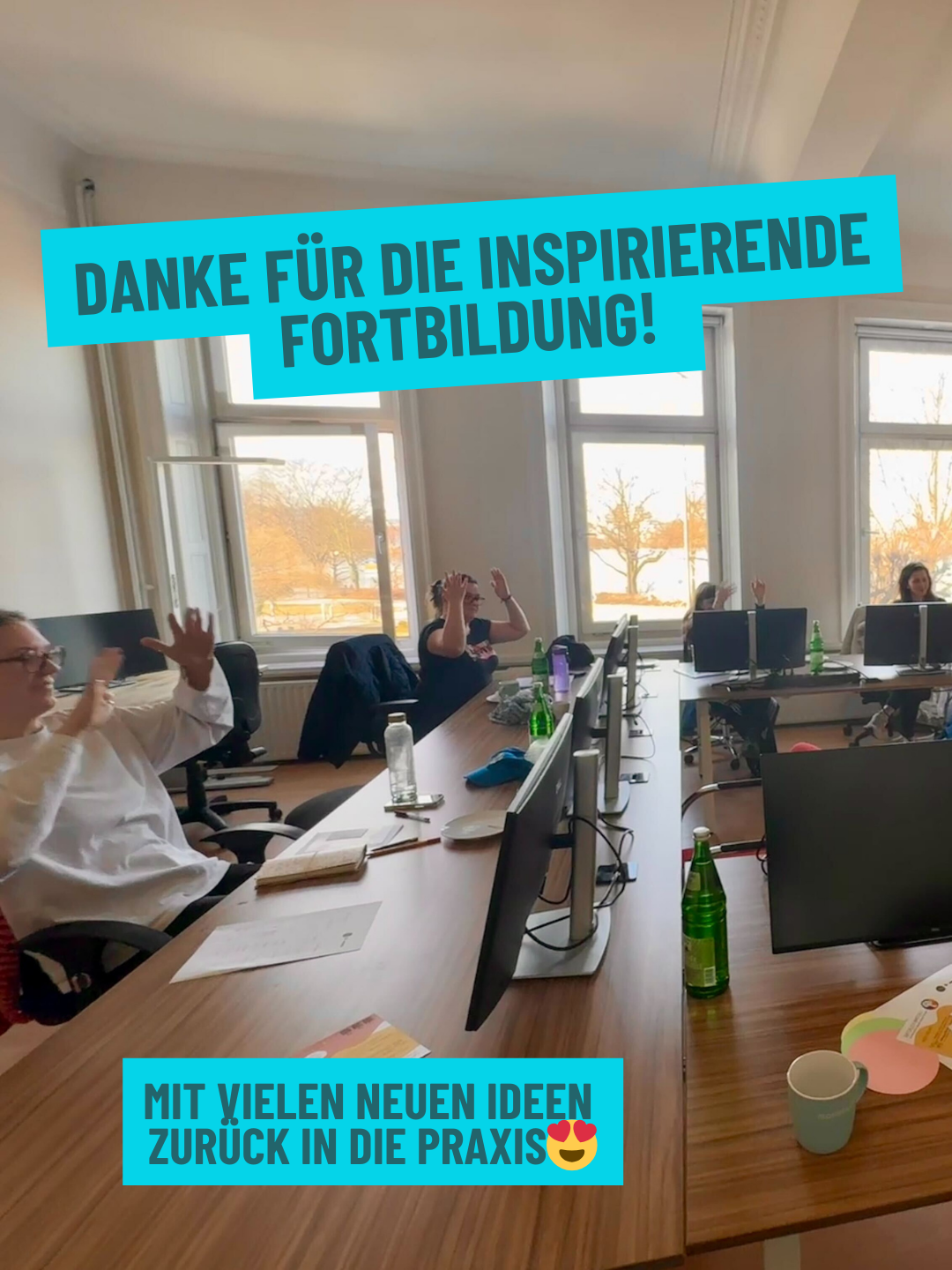 Applaus nach Fortbildung zur bimodal-bilingualen Sprachförderung bei manimundo